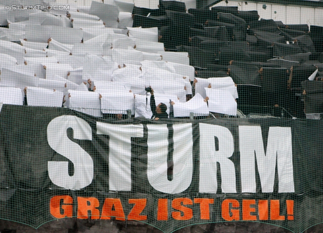 Ried - Sturm Graz
Oesterreichische Fussball Bundesliga, 7. Runde, SV Ried - SK Sturm Graz, Arena Ried, 01.09.2012. 

Foto zeigt Fans von Sturm
