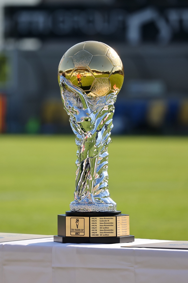 Sturm Damen - St. Poelten
OEFB Frauen Cup, Finale, SK Sturm Graz Damen - SKN St. Poelten Frauen, Stadion Amstetten, 04.06.2022. 

Foto zeigt den Cuppokal

