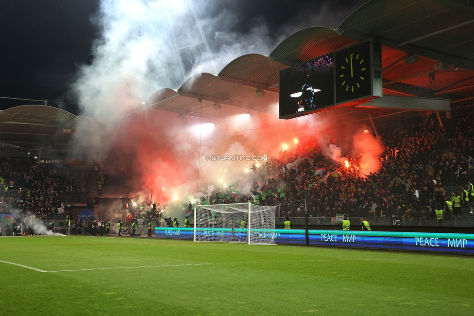 Sturm Graz - Feyenoord
UEFA Europa League Gruppenphase 5. Spieltag, SK Sturm Graz - Feyenoord Rotterdam, Stadion Liebenau Graz, 27.10.2022. 

Foto zeigt Fans von Feyenoord mit einer Choreografie
Schlüsselwörter: pyrotechnik