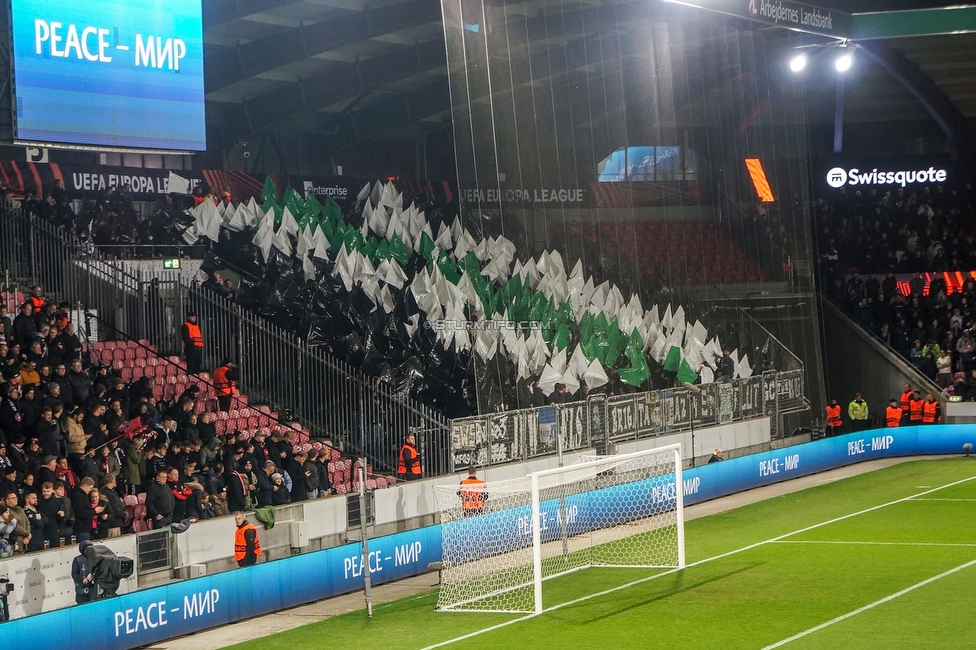 Midtjylland - Sturm Graz
UEFA Europa League Gruppenphase 6. Spieltag, FC Midtjylland - SK Sturm Graz, Arena Herning, 03.11.2022. 

Foto zeigt Fans von Sturm mit einer Choreografie
