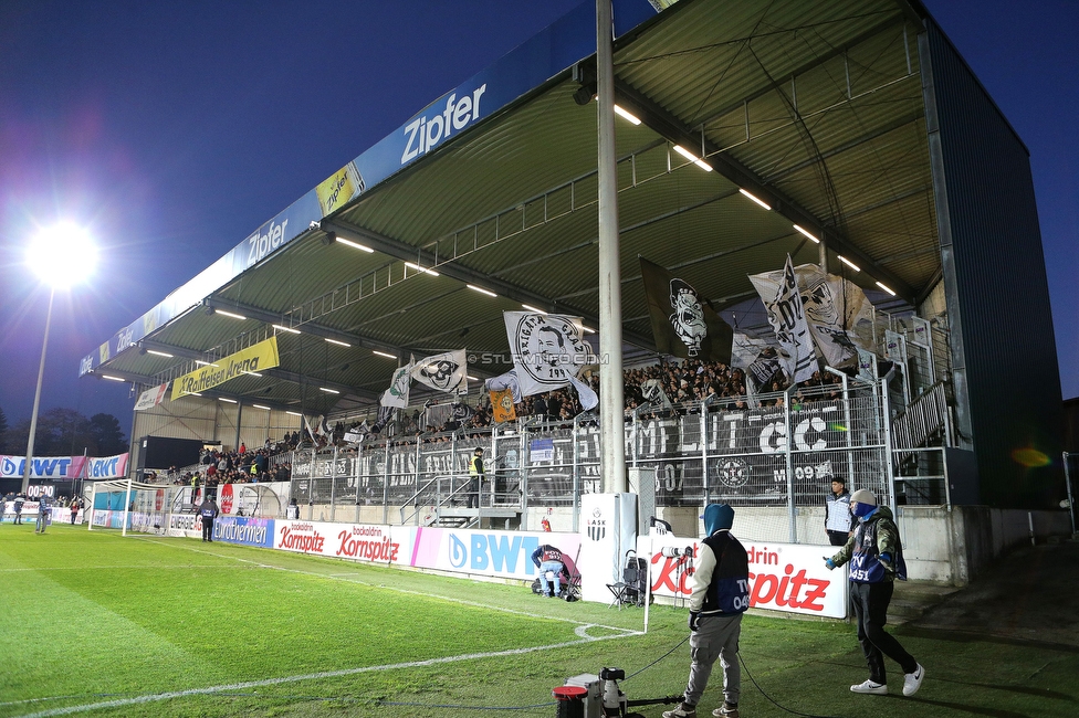 LASK - Sturm Graz
Oesterreichische Fussball Bundesliga, 16. Runde,  LASK - SK Sturm Graz, Raiffeisen Arena Pasching, 13.11.2022. 

Foto zeigt Fans von Sturm
