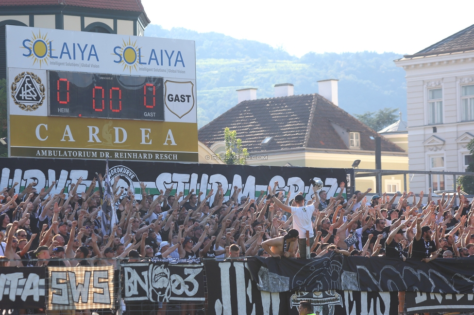 Kremser SC - Sturm Graz
OEFB Cup 1. Runde, Kremser SC - SK Sturm Graz, Sepp-Doll-Stadion Krems, 27.07.2024. 

Foto zeigt Fans von Sturm
