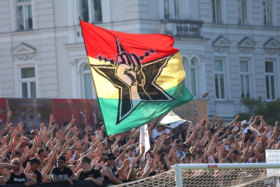 Kremser SC - Sturm Graz
OEFB Cup 1. Runde, Kremser SC - SK Sturm Graz, Sepp-Doll-Stadion Krems, 27.07.2024. 

Foto zeigt Fans von Sturm
