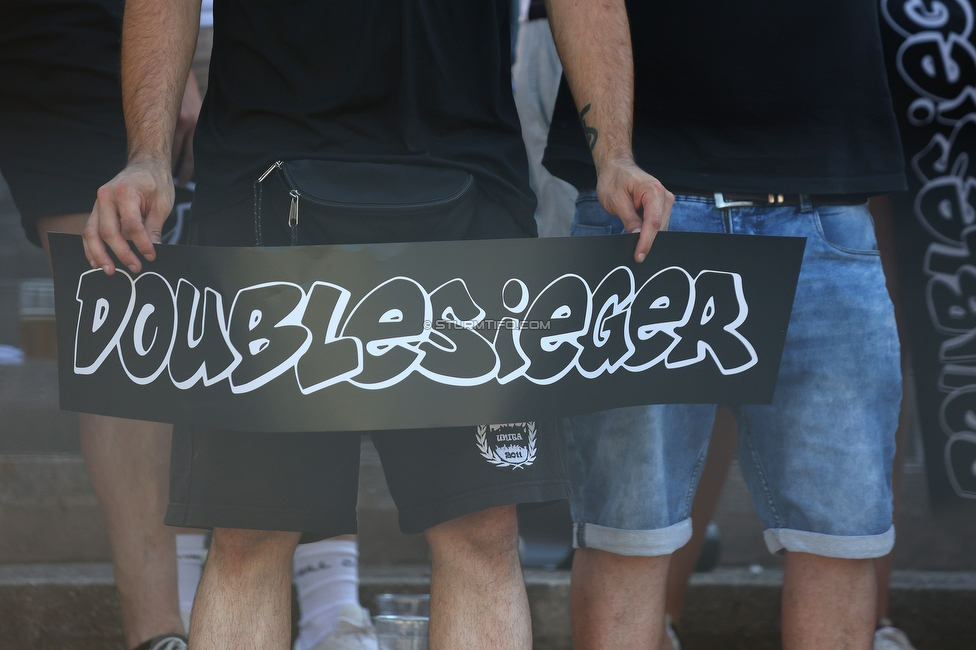 Kremser SC - Sturm Graz
OEFB Cup 1. Runde, Kremser SC - SK Sturm Graz, Sepp-Doll-Stadion Krems, 27.07.2024. 

Foto zeigt Fans von Sturm
