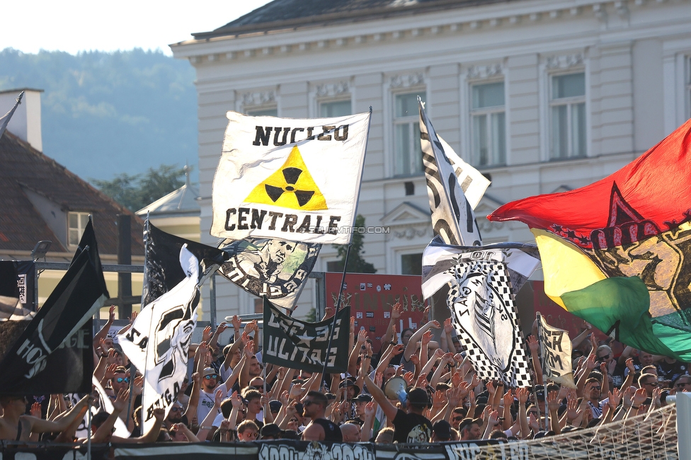 Kremser SC - Sturm Graz
OEFB Cup 1. Runde, Kremser SC - SK Sturm Graz, Sepp-Doll-Stadion Krems, 27.07.2024. 

Foto zeigt Fans von Sturm
