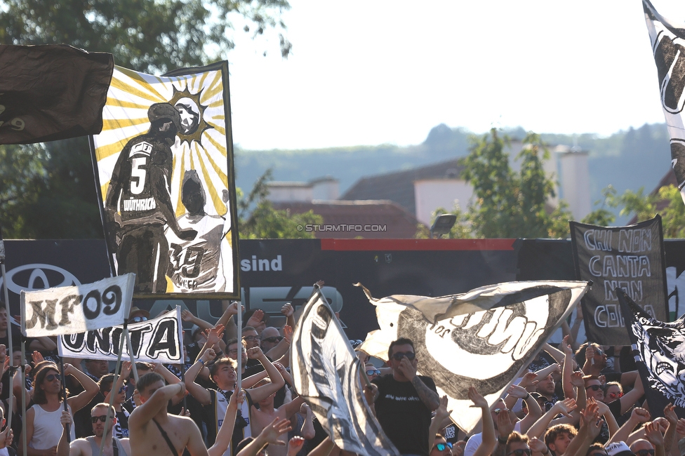 Kremser SC - Sturm Graz
OEFB Cup 1. Runde, Kremser SC - SK Sturm Graz, Sepp-Doll-Stadion Krems, 27.07.2024. 

Foto zeigt Fans von Sturm
