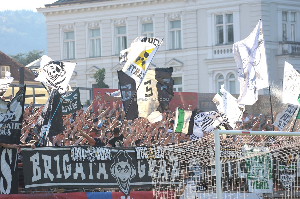 Kremser SC - Sturm Graz
OEFB Cup 1. Runde, Kremser SC - SK Sturm Graz, Sepp-Doll-Stadion Krems, 27.07.2024. 

Foto zeigt Fans von Sturm
