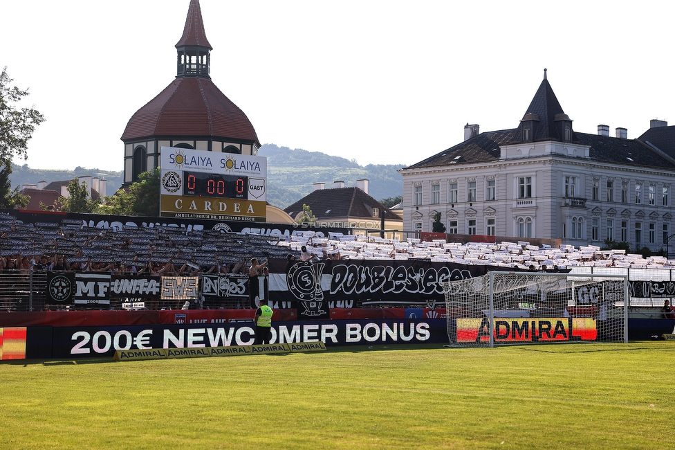 Kremser SC - Sturm Graz
OEFB Cup 1. Runde, Kremser SC - SK Sturm Graz, Sepp-Doll-Stadion Krems, 27.07.2024. 

Foto zeigt Fans von Sturm
