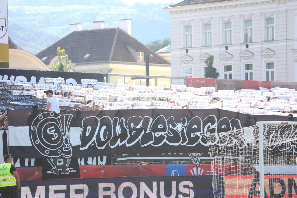 Kremser SC - Sturm Graz
OEFB Cup 1. Runde, Kremser SC - SK Sturm Graz, Sepp-Doll-Stadion Krems, 27.07.2024. 

Foto zeigt Fans von Sturm
