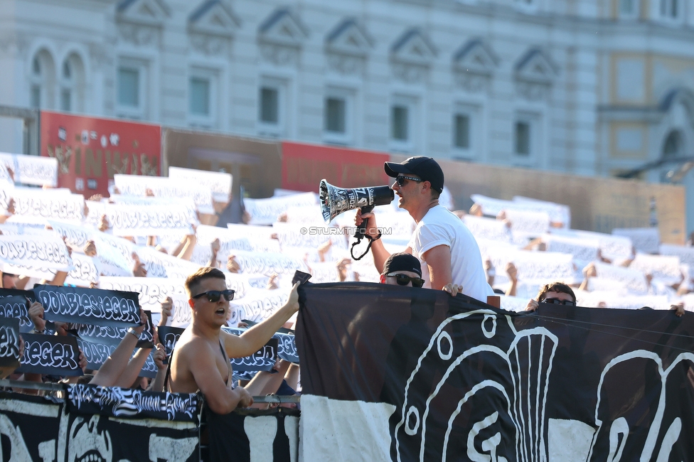 Kremser SC - Sturm Graz
OEFB Cup 1. Runde, Kremser SC - SK Sturm Graz, Sepp-Doll-Stadion Krems, 27.07.2024. 

Foto zeigt Fans von Sturm
