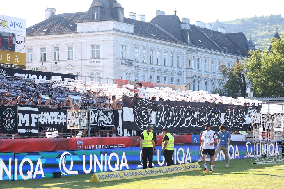 Kremser SC - Sturm Graz
OEFB Cup 1. Runde, Kremser SC - SK Sturm Graz, Sepp-Doll-Stadion Krems, 27.07.2024. 

Foto zeigt Fans von Sturm
