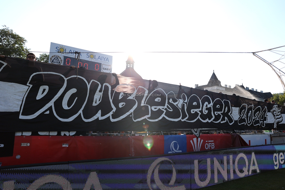 Kremser SC - Sturm Graz
OEFB Cup 1. Runde, Kremser SC - SK Sturm Graz, Sepp-Doll-Stadion Krems, 27.07.2024. 

Foto zeigt Fans von Sturm
