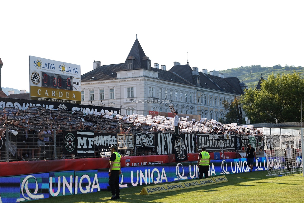 Kremser SC - Sturm Graz
OEFB Cup 1. Runde, Kremser SC - SK Sturm Graz, Sepp-Doll-Stadion Krems, 27.07.2024. 

Foto zeigt Fans von Sturm
