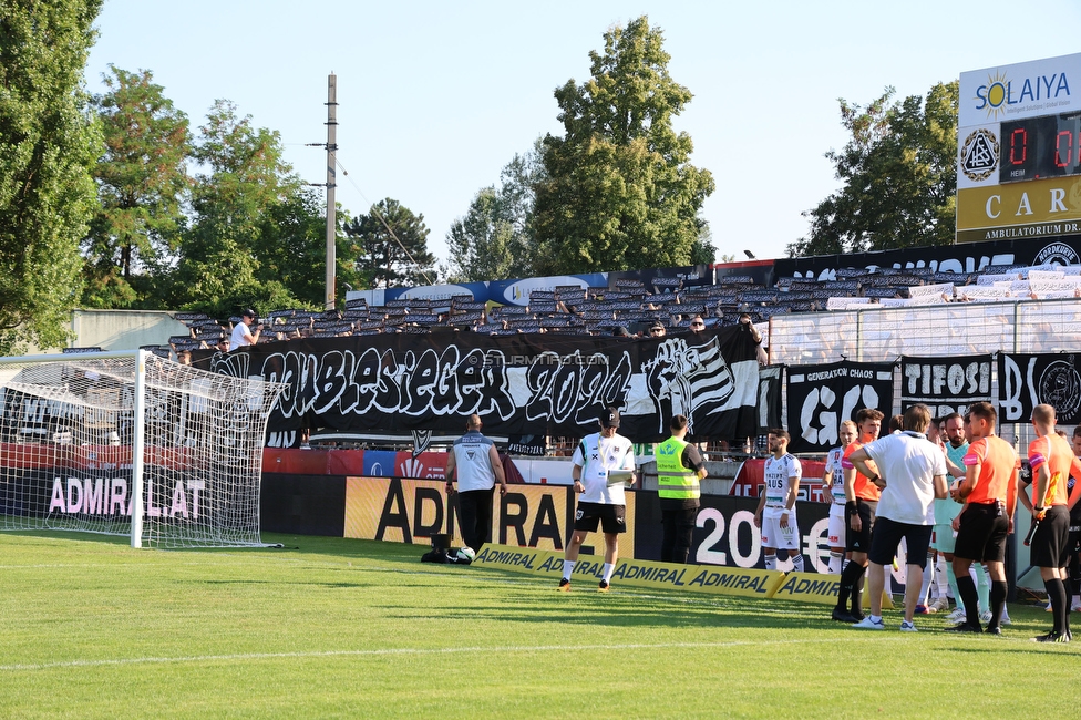 Kremser SC - Sturm Graz
OEFB Cup, 1. Runde, Kremser SC - SK Sturm Graz, Sepp-Doll-Stadion Krems, 27.07.2024. 

Foto zeigt Fans von Sturm mit einer Choreografie
