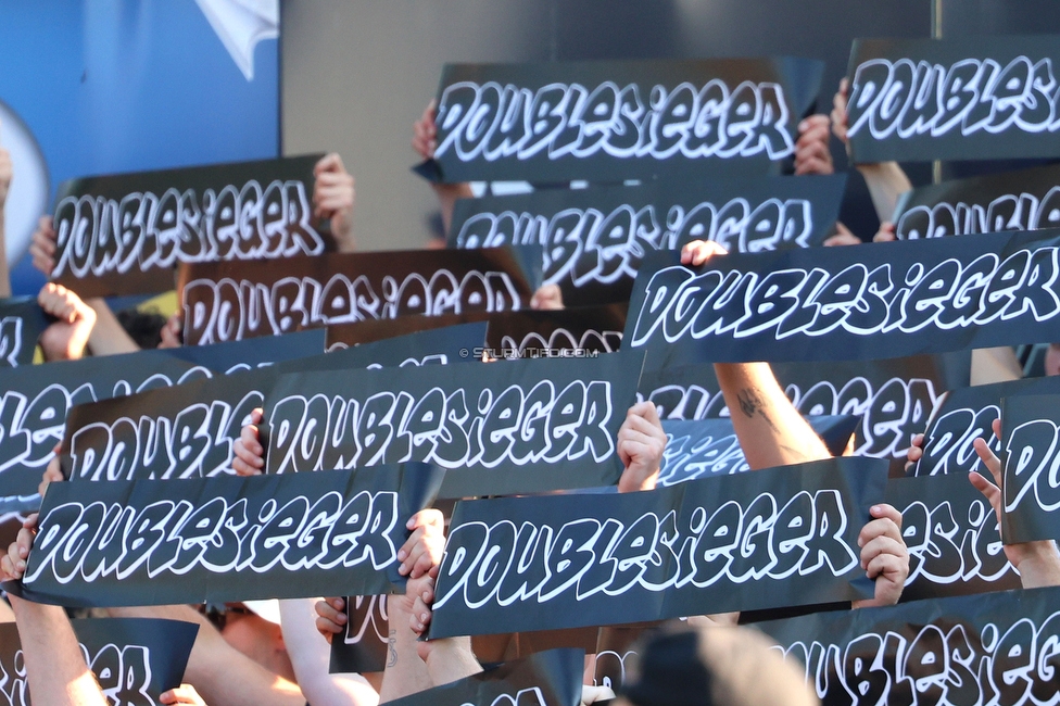 Kremser SC - Sturm Graz
OEFB Cup, 1. Runde, Kremser SC - SK Sturm Graz, Sepp-Doll-Stadion Krems, 27.07.2024. 

Foto zeigt Fans von Sturm mit einer Choreografie
