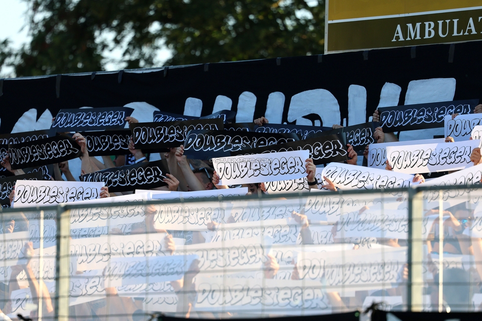 Kremser SC - Sturm Graz
OEFB Cup, 1. Runde, Kremser SC - SK Sturm Graz, Sepp-Doll-Stadion Krems, 27.07.2024. 

Foto zeigt Fans von Sturm mit einer Choreografie
