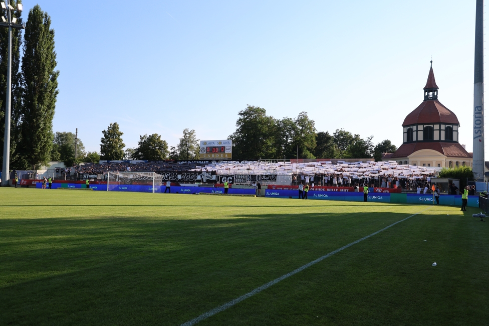 Kremser SC - Sturm Graz
OEFB Cup, 1. Runde, Kremser SC - SK Sturm Graz, Sepp-Doll-Stadion Krems, 27.07.2024. 

Foto zeigt Fans von Sturm mit einer Choreografie
