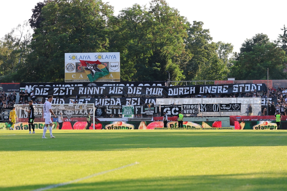 Kremser SC - Sturm Graz
OEFB Cup, 1. Runde, Kremser SC - SK Sturm Graz, Sepp-Doll-Stadion Krems, 27.07.2024. 

Foto zeigt Fans von Sturm mit einem Spruchband
Schlüsselwörter: sturmflut