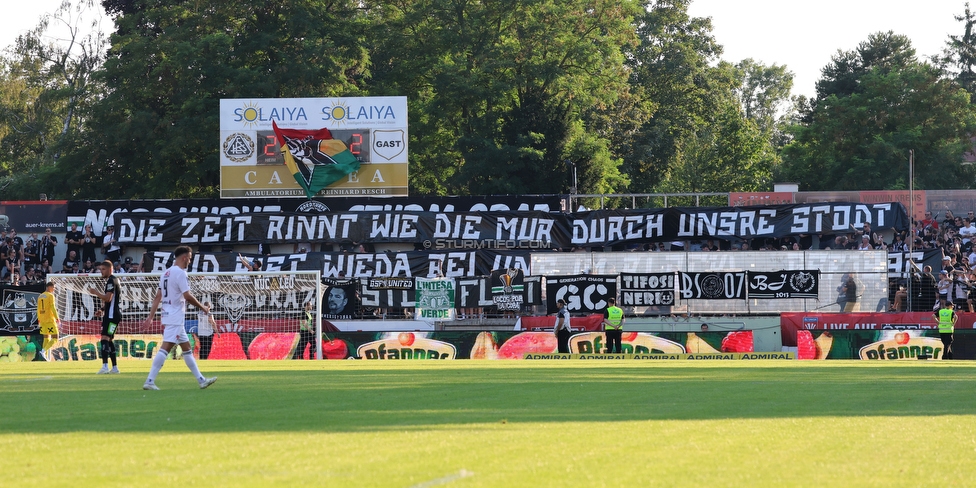 Kremser SC - Sturm Graz
OEFB Cup, 1. Runde, Kremser SC - SK Sturm Graz, Sepp-Doll-Stadion Krems, 27.07.2024. 

Foto zeigt Fans von Sturm mit einem Spruchband
Schlüsselwörter: sturmflut