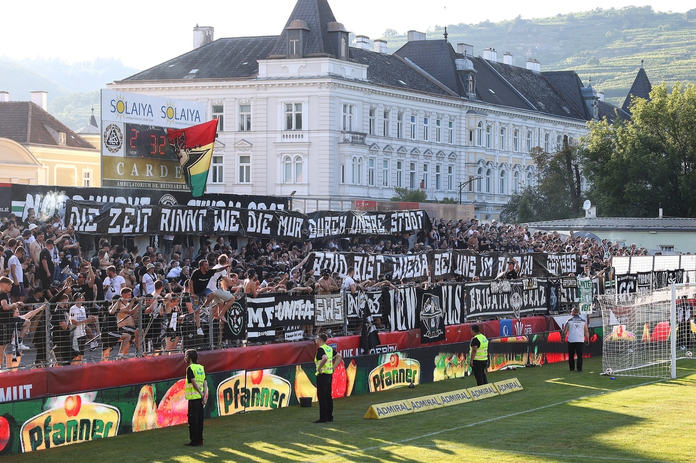 Kremser SC - Sturm Graz
OEFB Cup 1. Runde, Kremser SC - SK Sturm Graz, Sepp-Doll-Stadion Krems, 27.07.2024. 

Foto zeigt Fans von Sturm
