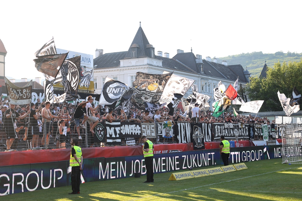 Kremser SC - Sturm Graz
OEFB Cup 1. Runde, Kremser SC - SK Sturm Graz, Sepp-Doll-Stadion Krems, 27.07.2024. 

Foto zeigt Fans von Sturm
