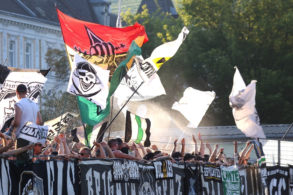 Kremser SC - Sturm Graz
OEFB Cup 1. Runde, Kremser SC - SK Sturm Graz, Sepp-Doll-Stadion Krems, 27.07.2024. 

Foto zeigt Fans von Sturm
