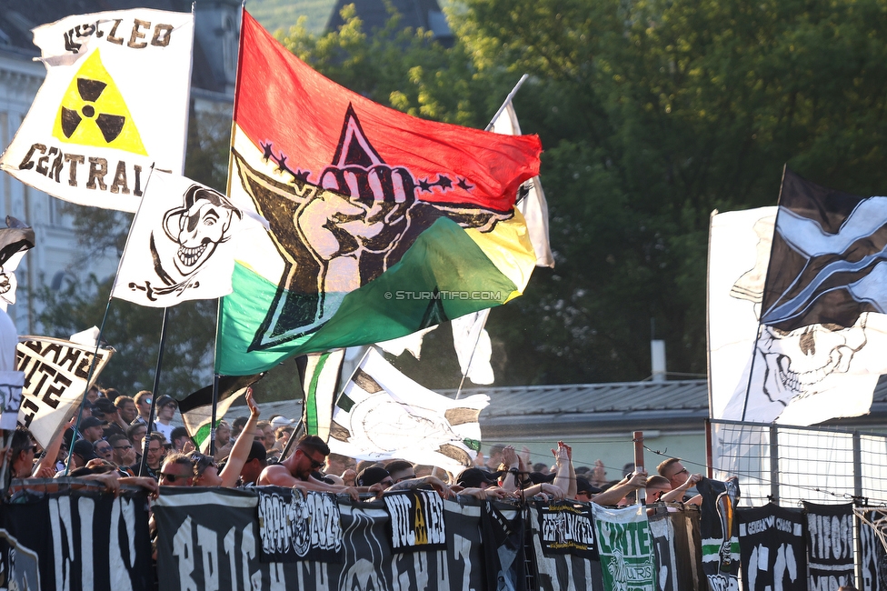 Kremser SC - Sturm Graz
OEFB Cup 1. Runde, Kremser SC - SK Sturm Graz, Sepp-Doll-Stadion Krems, 27.07.2024. 

Foto zeigt Fans von Sturm
