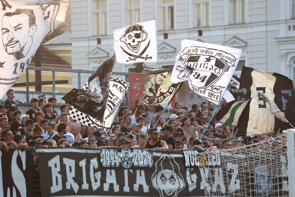 Kremser SC - Sturm Graz
OEFB Cup 1. Runde, Kremser SC - SK Sturm Graz, Sepp-Doll-Stadion Krems, 27.07.2024. 

Foto zeigt Fans von Sturm
