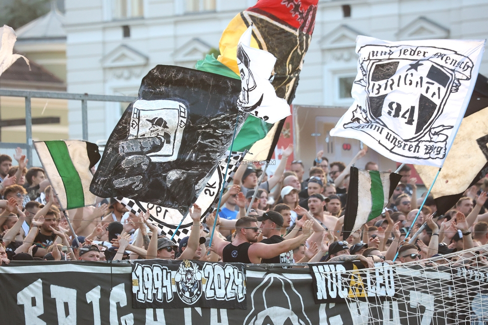 Kremser SC - Sturm Graz
OEFB Cup 1. Runde, Kremser SC - SK Sturm Graz, Sepp-Doll-Stadion Krems, 27.07.2024. 

Foto zeigt Fans von Sturm
