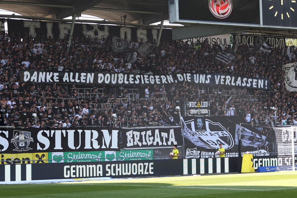 Sturm Graz - Hartberg
Oesterreichische Fussball Bundesliga, 2. Runde, SK Sturm Graz - TSV Hartberg, Stadion Liebenau Graz, 11.08.2024. 

Foto zeigt Fans von Sturm mit einem Spruchband
