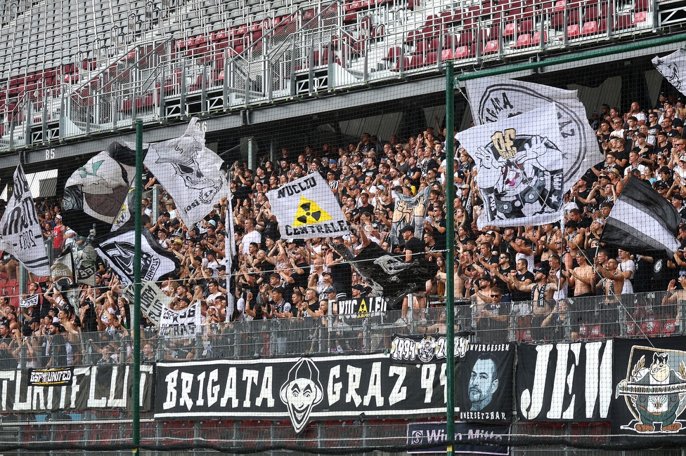 Austria Klagenfurt - Sturm Graz
Oesterreichische Fussball Bundesliga, 3. Runde, SK Austria Klagenfurt - SK Sturm Graz, Woerthersee Stadion Klagenfurt, 17.08.2024. 

Foto zeigt Fans von Sturm
