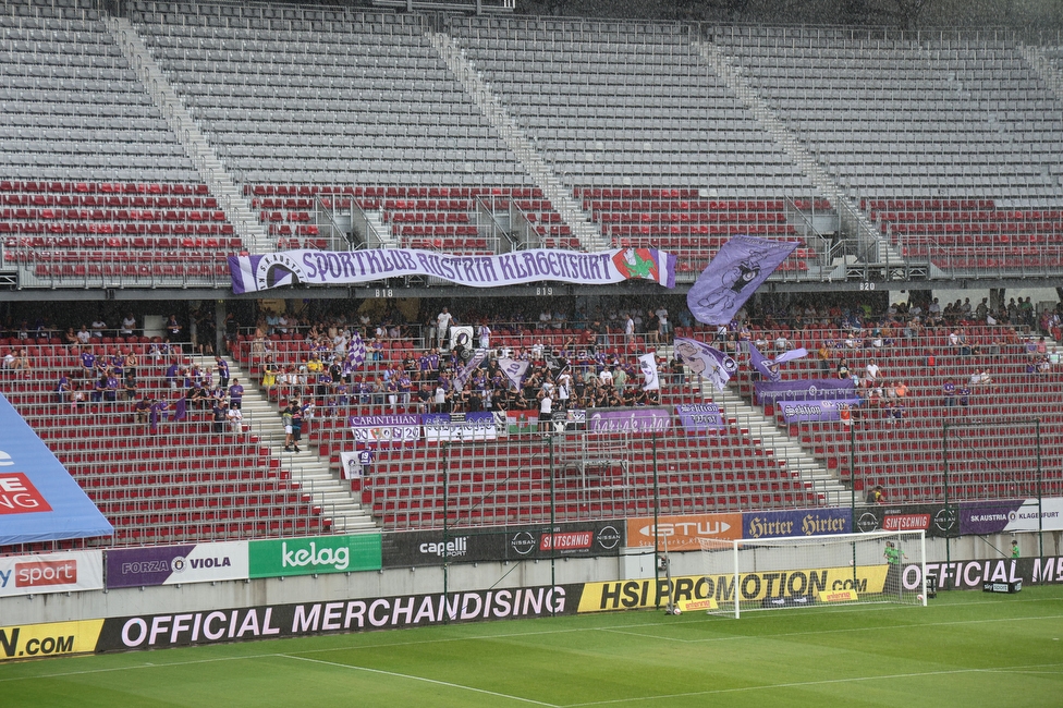 Austria Klagenfurt - Sturm Graz
Oesterreichische Fussball Bundesliga, 3. Runde, SK Austria Klagenfurt - SK Sturm Graz, Woerthersee Stadion Klagenfurt, 17.08.2024. 

Foto zeigt Fans von Klagenfurt
