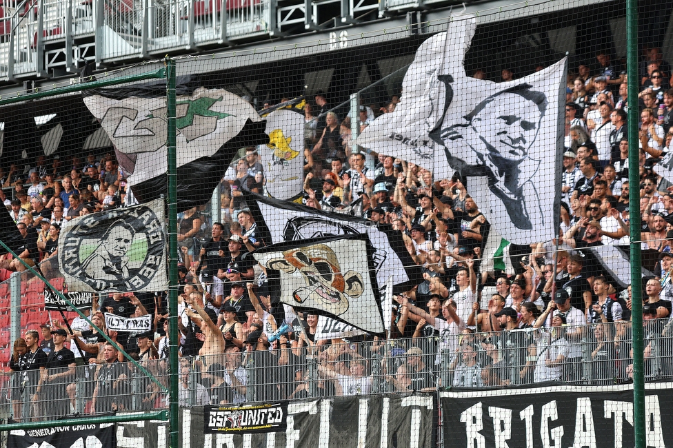 Austria Klagenfurt - Sturm Graz
Oesterreichische Fussball Bundesliga, 3. Runde, SK Austria Klagenfurt - SK Sturm Graz, Woerthersee Stadion Klagenfurt, 17.08.2024. 

Foto zeigt Fans von Sturm
