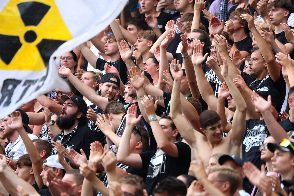 Austria Klagenfurt - Sturm Graz
Oesterreichische Fussball Bundesliga, 3. Runde, SK Austria Klagenfurt - SK Sturm Graz, Woerthersee Stadion Klagenfurt, 17.08.2024. 

Foto zeigt Fans von Sturm
