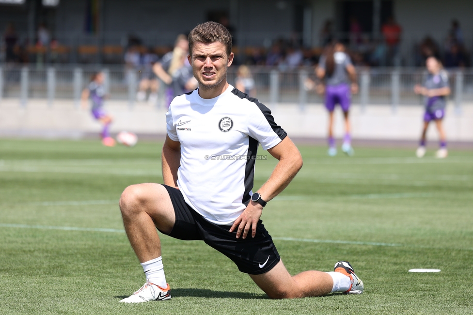 Sturm Damen - Austria Wien
OEFB Frauen Bundesliga, 2. Runde, SK Sturm Graz Damen - FK Austria Wien, Trainingszentrum Messendorf, 18.08.2024. 

Foto zeigt David Url (Athletiktrainer Sturm Damen)
