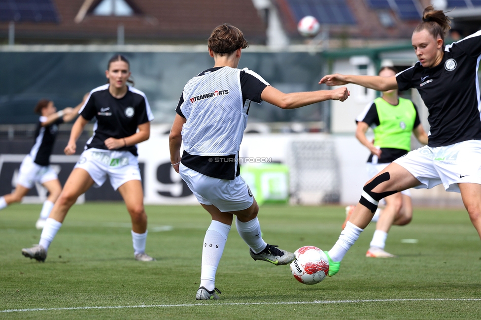 Sturm Damen - Austria Wien
OEFB Frauen Bundesliga, 2. Runde, SK Sturm Graz Damen - FK Austria Wien, Trainingszentrum Messendorf, 18.08.2024. 

Foto zeigt Pauline Deutsch (Sturm Damen) und Laura Riesenbeck (Sturm Damen)
