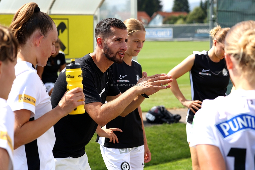 Sturm Damen - Austria Wien
OEFB Frauen Bundesliga, 2. Runde, SK Sturm Graz Damen - FK Austria Wien, Trainingszentrum Messendorf, 18.08.2024. 

Foto zeigt Sargon Duran (Cheftrainer Sturm Damen)
