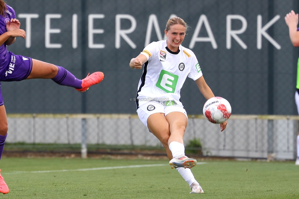 Sturm Damen - Austria Wien
OEFB Frauen Bundesliga, 2. Runde, SK Sturm Graz Damen - FK Austria Wien, Trainingszentrum Messendorf, 18.08.2024. 

Foto zeigt Elisabeth Brandl (Sturm Damen)
