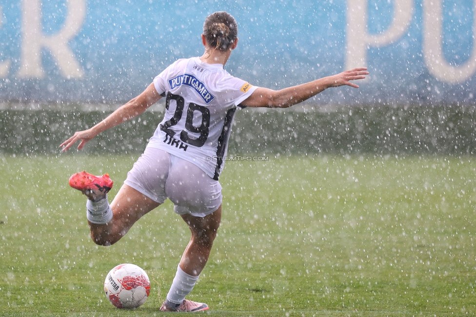 Sturm Damen - Austria Wien
OEFB Frauen Bundesliga, 2. Runde, SK Sturm Graz Damen - FK Austria Wien, Trainingszentrum Messendorf, 18.08.2024. 

Foto zeigt Modesta Uka (Sturm Damen)
