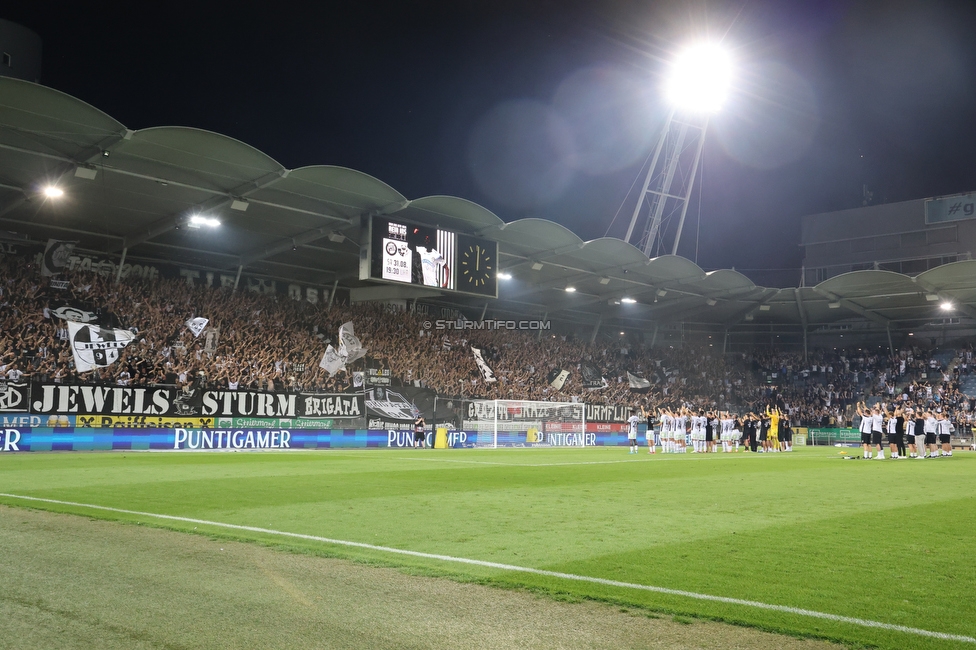 Sturm Graz - Altach
Oesterreichische Fussball Bundesliga, 4 Runde, SK Sturm Graz - SCR Altach, Stadion Liebenau Graz, 24.08.2024. 

Foto zeigt Fans von Sturm und die Mannschaft von Sturm
