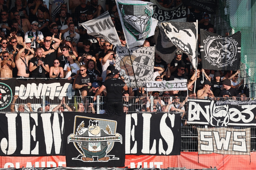 Ried - Sturm Graz
OEFB Cup, 2. Runde, SV Ried - SK Sturm Graz, Innviertel Arena Ried, 28.08.2024. 

Foto zeigt Fans von Sturm
Schlüsselwörter: jewels