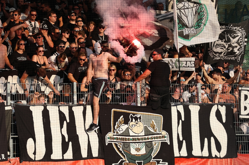 Ried - Sturm Graz
OEFB Cup, 2. Runde, SV Ried - SK Sturm Graz, Innviertel Arena Ried, 28.08.2024. 

Foto zeigt Fans von Sturm
Schlüsselwörter: pyrotechnik jewels