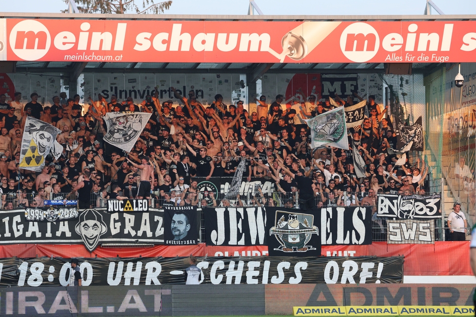 Ried - Sturm Graz
OEFB Cup, 2. Runde, SV Ried - SK Sturm Graz, Innviertel Arena Ried, 28.08.2024. 

Foto zeigt Fans von Sturm
Schlüsselwörter: pyrotechnik