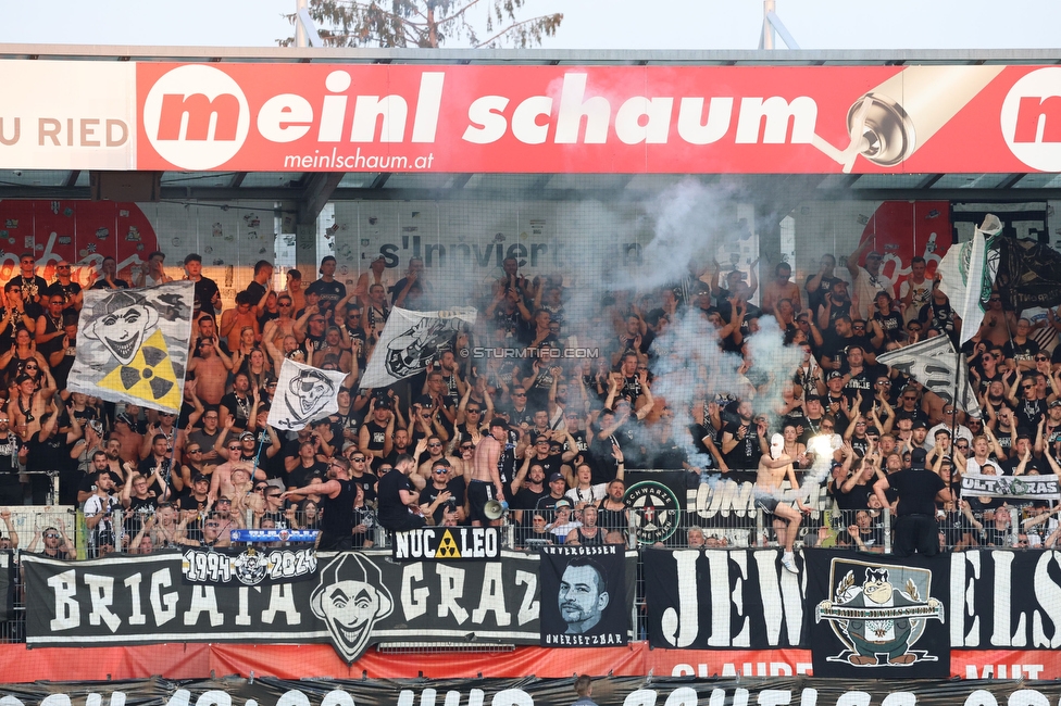 Ried - Sturm Graz
OEFB Cup, 2. Runde, SV Ried - SK Sturm Graz, Innviertel Arena Ried, 28.08.2024. 

Foto zeigt Fans von Sturm
Schlüsselwörter: pyrotechnik