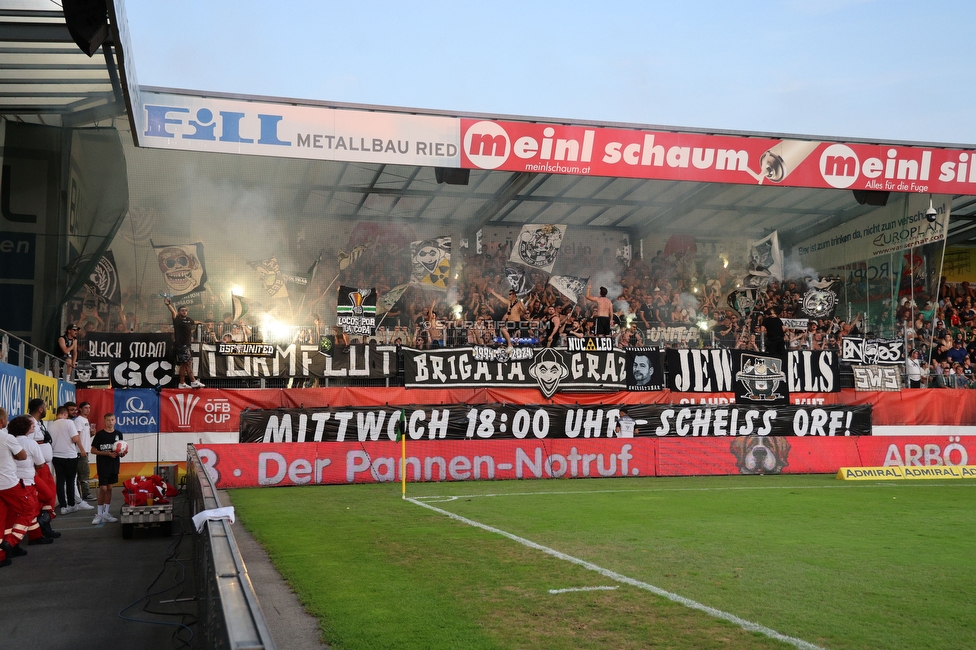 Ried - Sturm Graz
OEFB Cup, 2. Runde, SV Ried - SK Sturm Graz, Innviertel Arena Ried, 28.08.2024. 

Foto zeigt Fans von Sturm
Schlüsselwörter: pyrotechnik