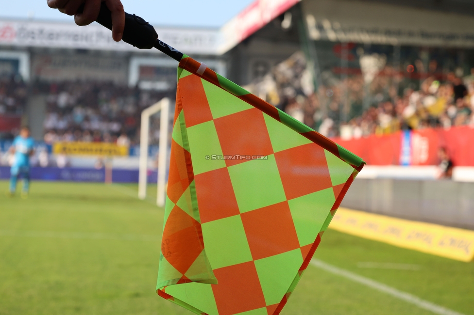 Ried - Sturm Graz
OEFB Cup, 2. Runde, SV Ried - SK Sturm Graz, Innviertel Arena Ried, 28.08.2024. 

Foto zeigt eine Schiedsrichterfahne
