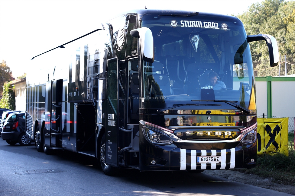 Austria Klagenfurt - Sturm Graz Damen
SPORTLAND Niederoesterreich Frauen Cup, Austria Klagenfurt - SK Sturm Graz, Sport- und Freizeitzentrum Friedlach Glanegg, 08.09.2024. 

Foto zeigt den Teambus
