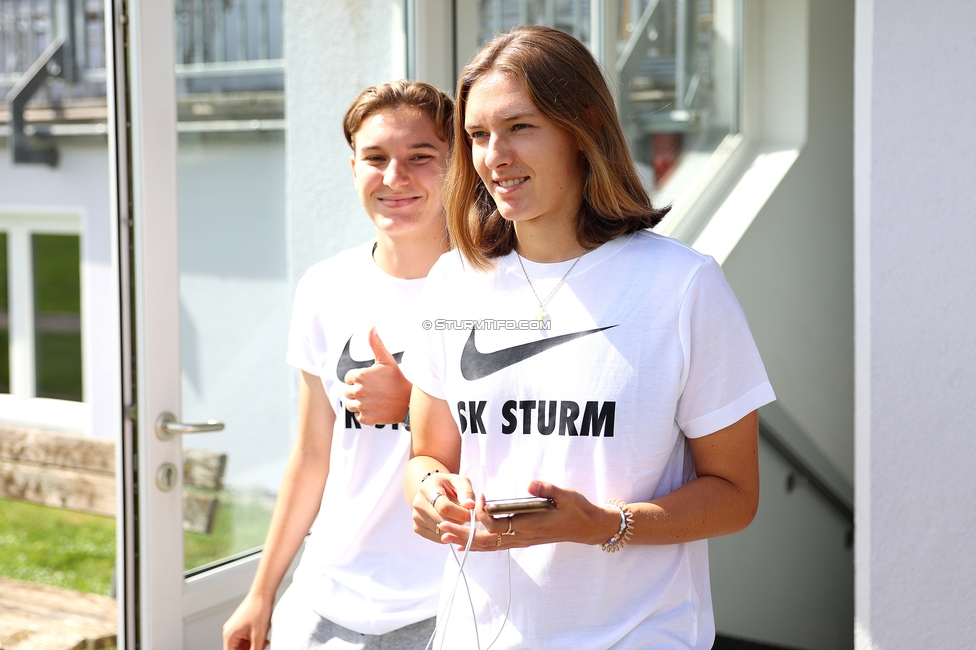 Austria Klagenfurt - Sturm Graz Damen
SPORTLAND Niederoesterreich Frauen Cup, Austria Klagenfurt - SK Sturm Graz, Sport- und Freizeitzentrum Friedlach Glanegg, 08.09.2024. 

Foto zeigt Pauline Deutsch (Sturm Damen) und Rebecca Villena (Sturm Damen)
