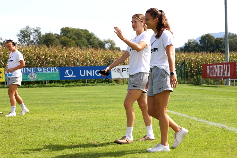 Austria Klagenfurt - Sturm Graz Damen
SPORTLAND Niederoesterreich Frauen Cup, Austria Klagenfurt - SK Sturm Graz, Sport- und Freizeitzentrum Friedlach Glanegg, 08.09.2024. 

Foto zeigt Sophie Maierhofer (Sturm Damen) und Vanessa Gritzner (Sturm Damen)
