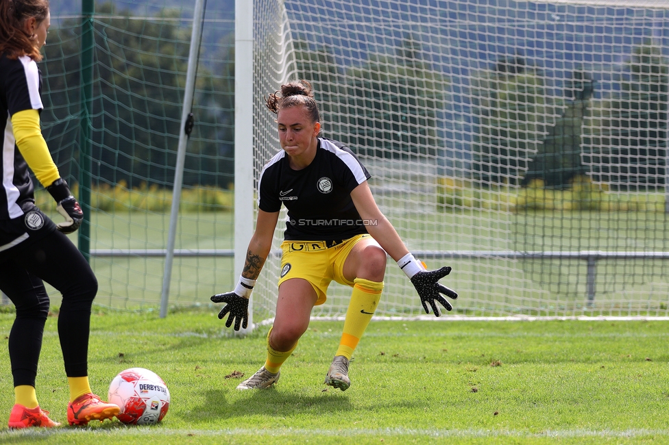 Austria Klagenfurt - Sturm Graz Damen
SPORTLAND Niederoesterreich Frauen Cup, Austria Klagenfurt - SK Sturm Graz, Sport- und Freizeitzentrum Friedlach Glanegg, 08.09.2024. 

Foto zeigt Vanessa Gritzner (Sturm Damen) und Lourdes Romero (Sturm Damen)
